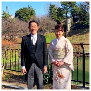 岸田文雄議員と妻・裕子夫人の画像