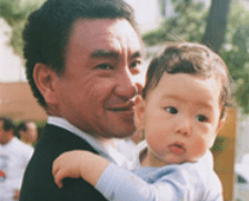 河野太郎と子供の画像