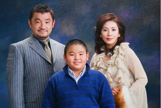 貴景勝関の子供時代の家族写真
